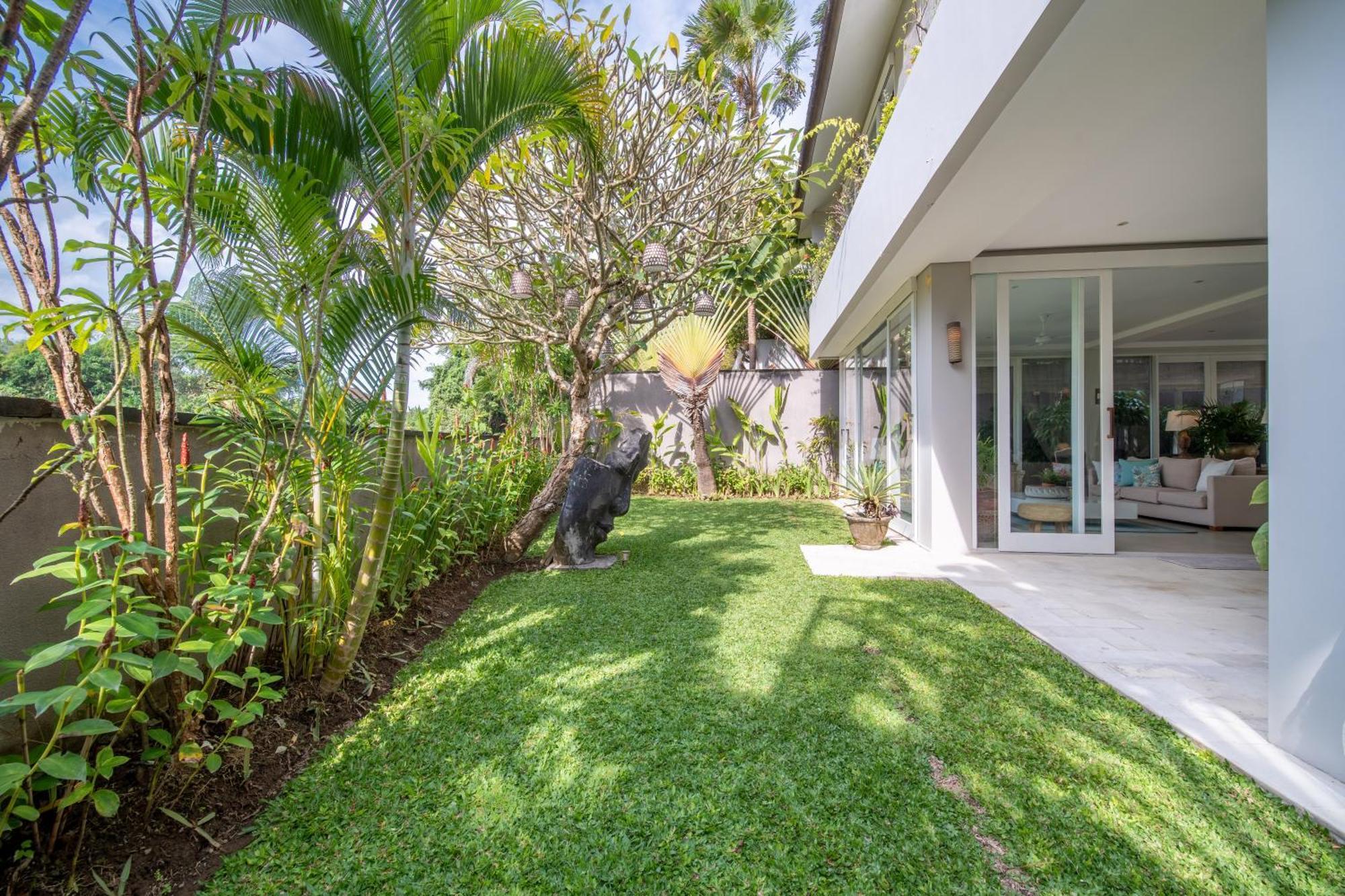 Villa Sunsara 4 - Enchanting 4Br Villa In A Great Location Canggu Kültér fotó